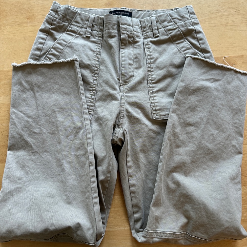 Banana Republic Women’s Chino in Khaki, Size 2, Inseam 26 in